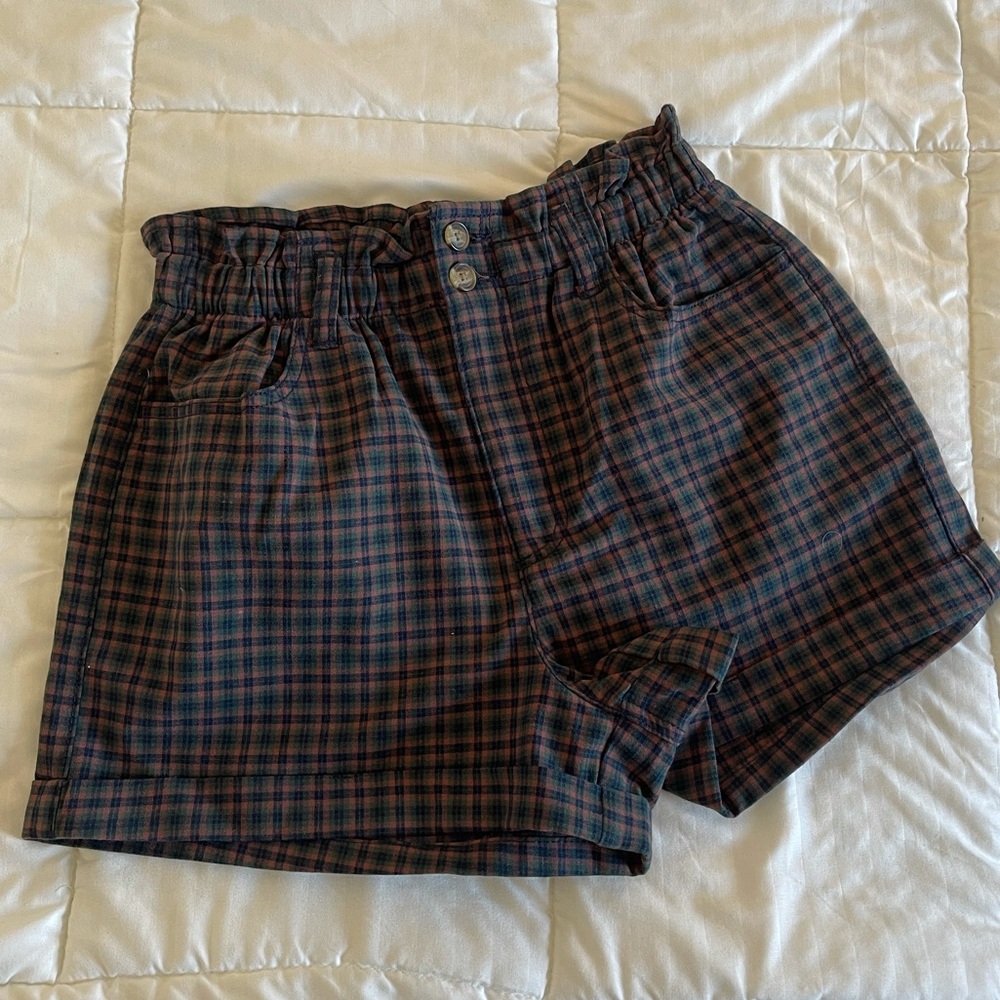 american eagle plaid shorts